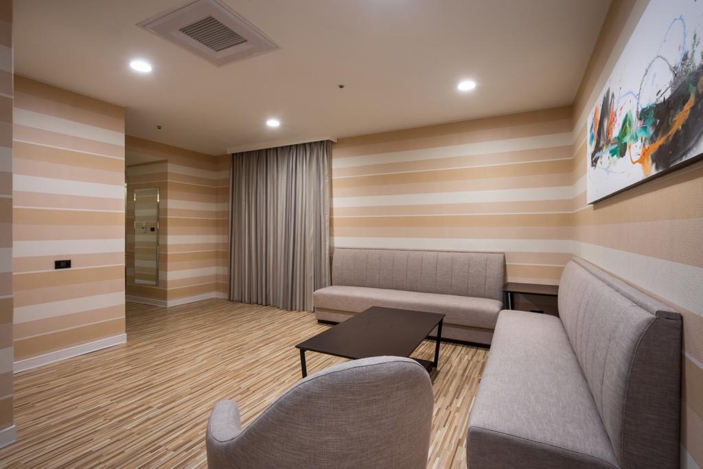 Wemeet Hotel Pingtung Exterior photo