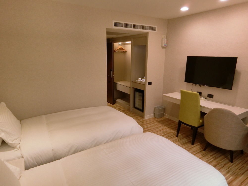 Wemeet Hotel Pingtung Exterior photo