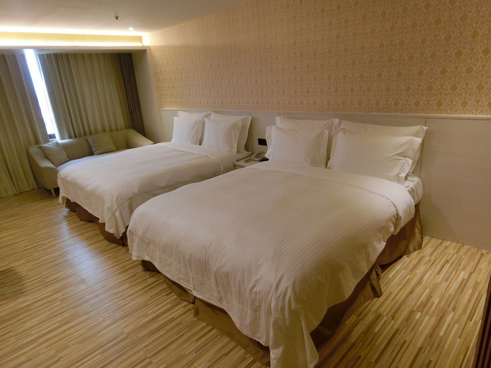 Wemeet Hotel Pingtung Exterior photo