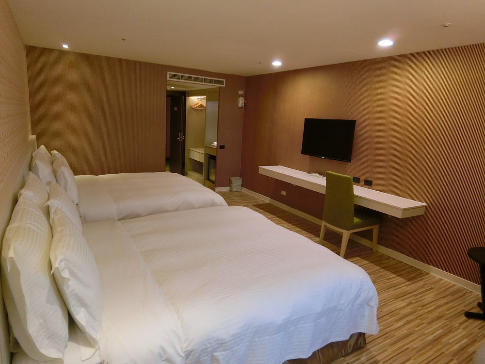 Wemeet Hotel Pingtung Exterior photo
