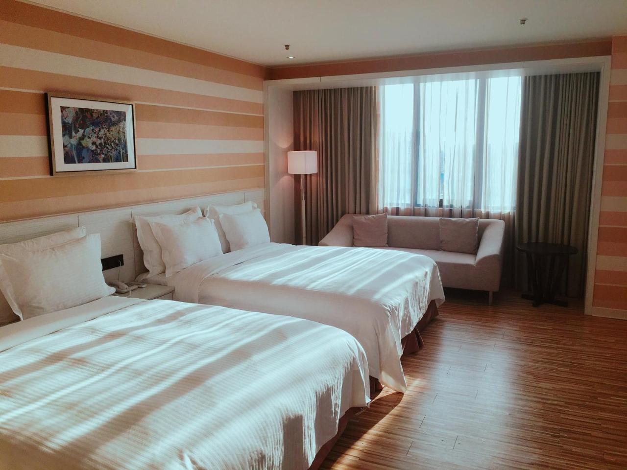 Wemeet Hotel Pingtung Exterior photo