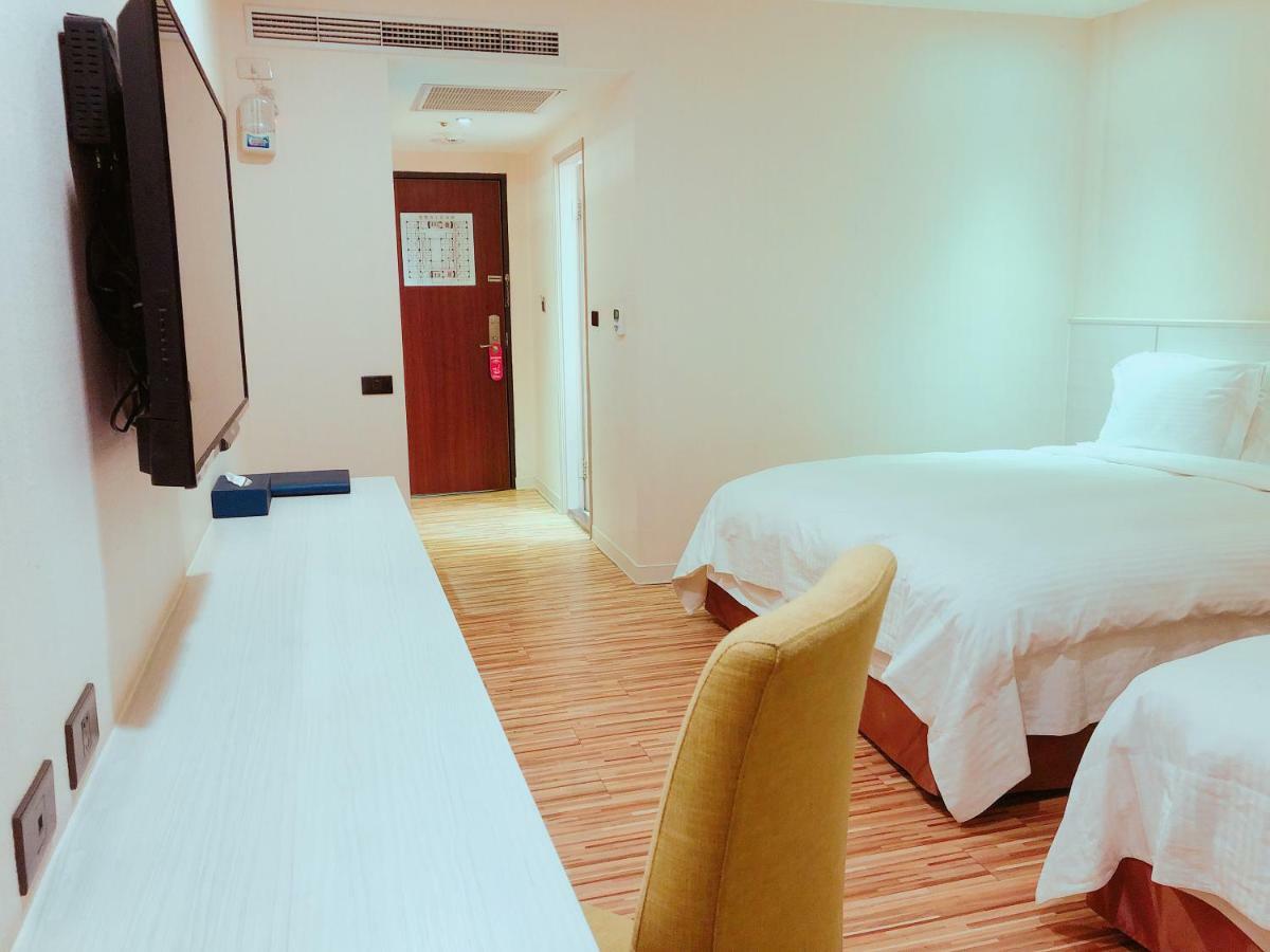Wemeet Hotel Pingtung Exterior photo