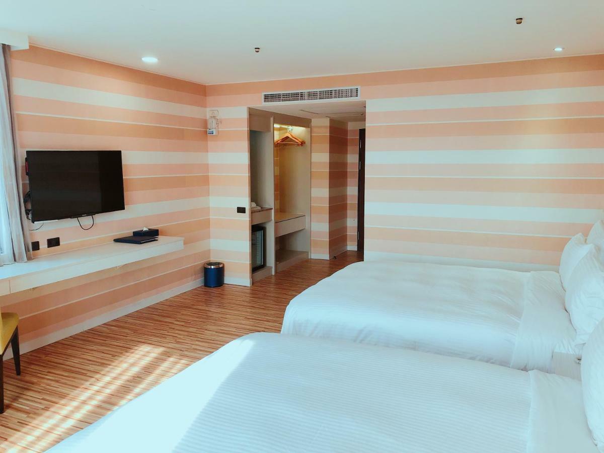 Wemeet Hotel Pingtung Exterior photo