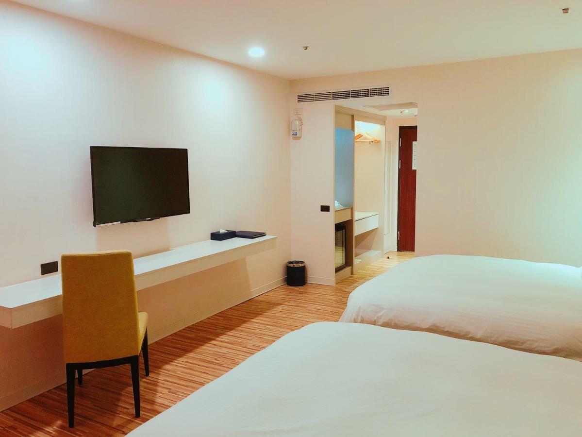 Wemeet Hotel Pingtung Exterior photo