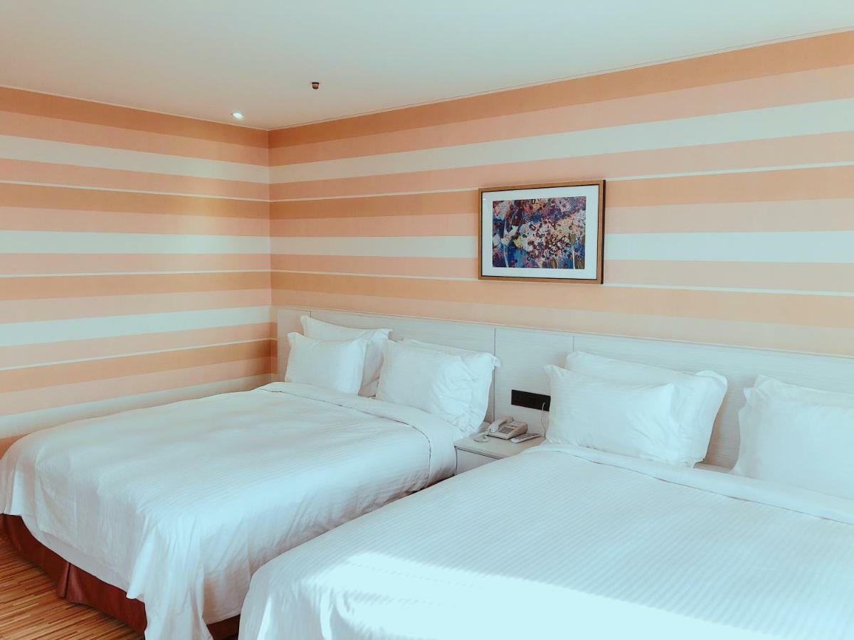 Wemeet Hotel Pingtung Exterior photo