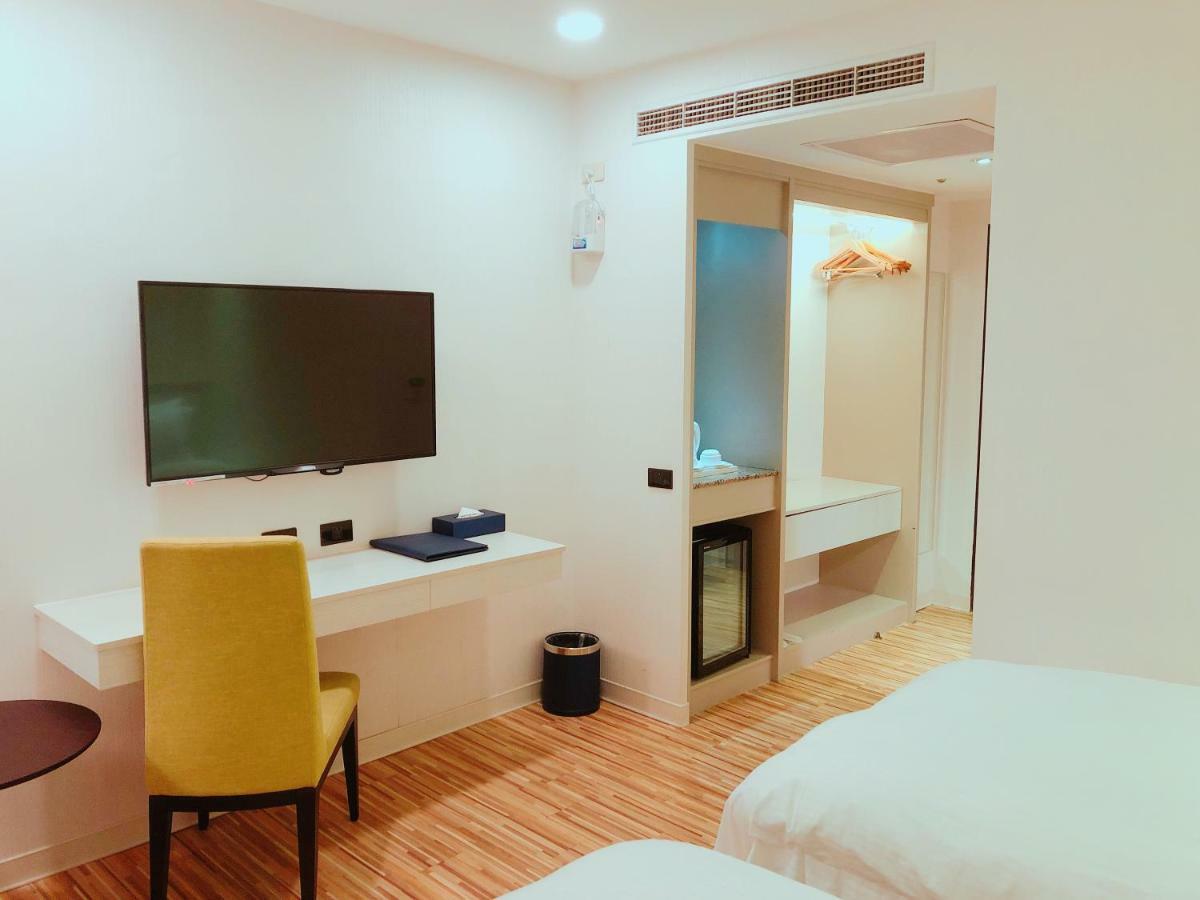 Wemeet Hotel Pingtung Exterior photo