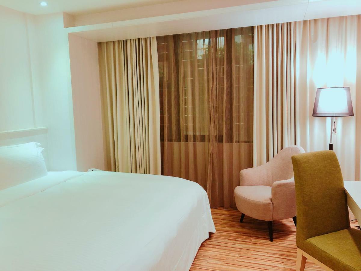 Wemeet Hotel Pingtung Exterior photo